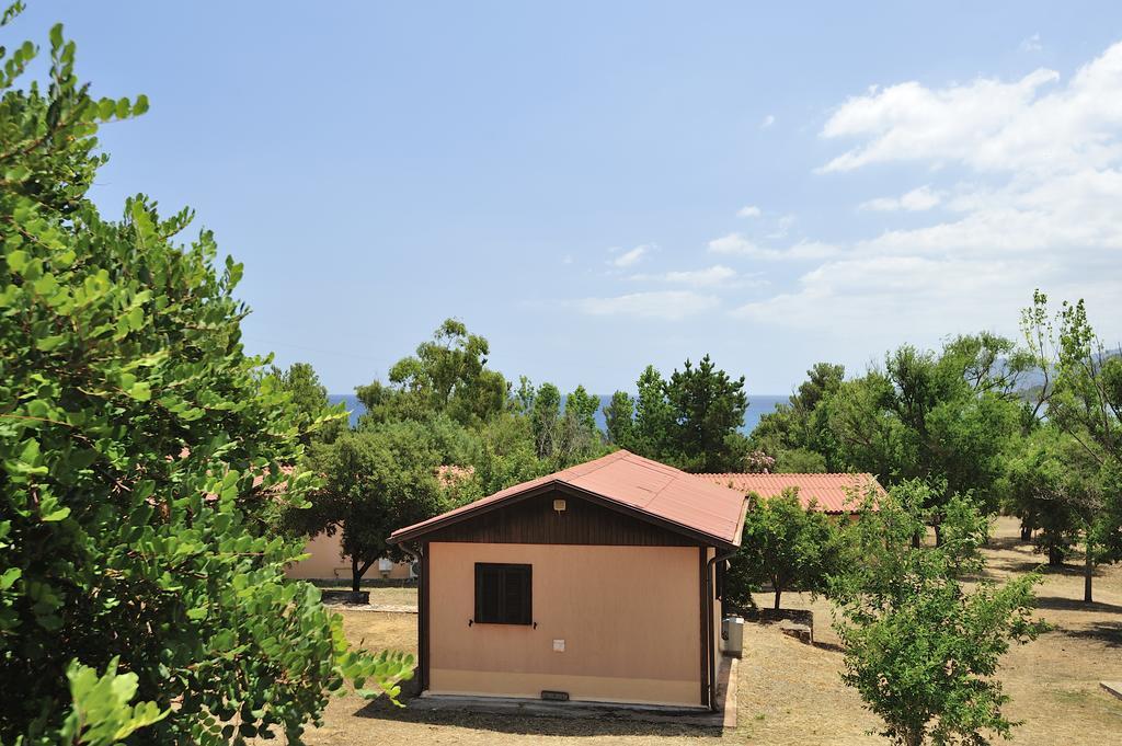 Villaggio Camping Tesonis Beach Tertenìa Extérieur photo