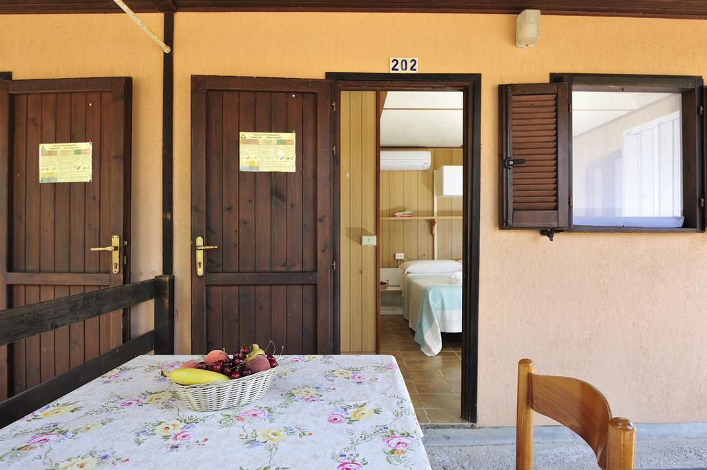 Villaggio Camping Tesonis Beach Tertenìa Chambre photo